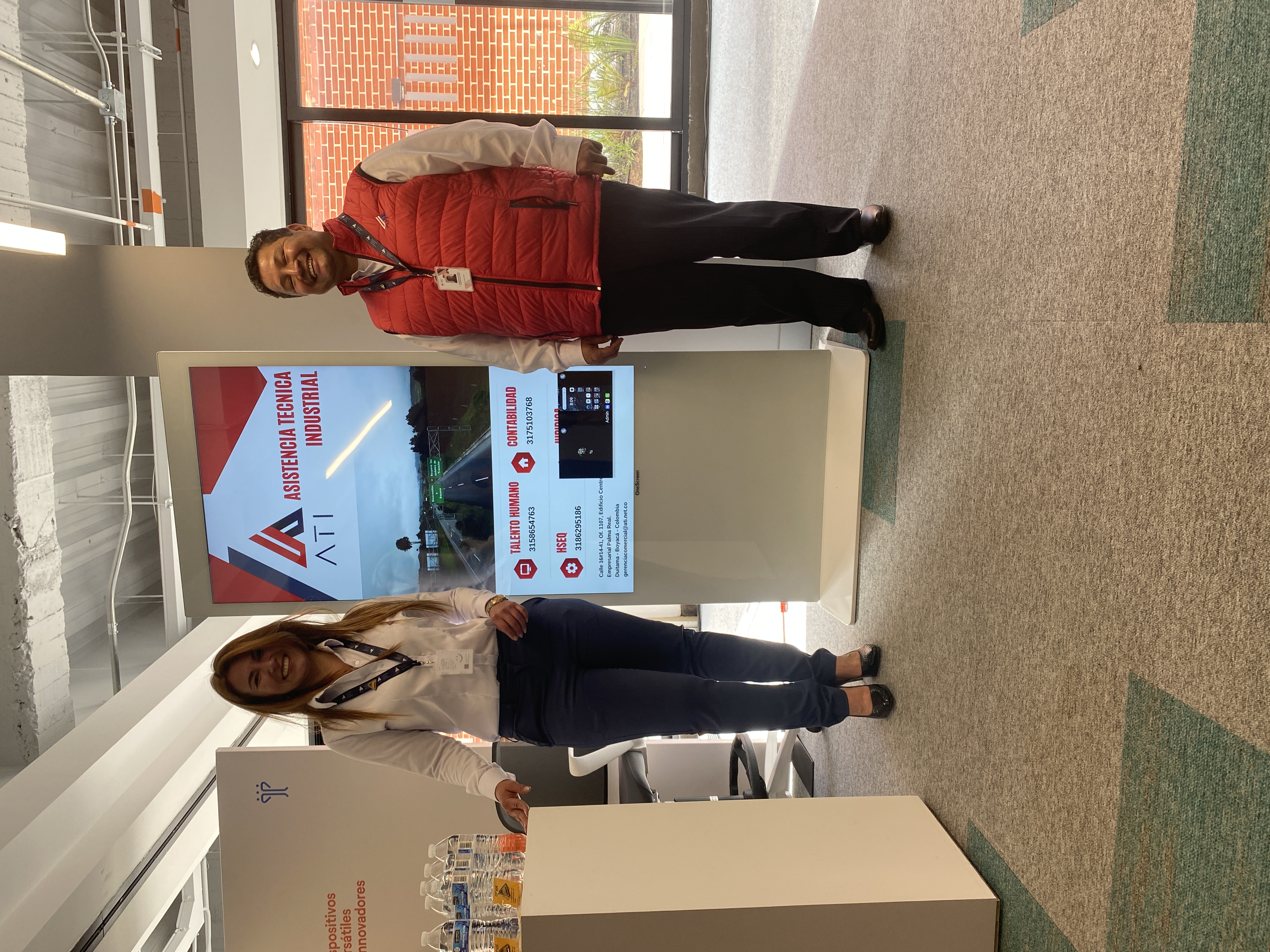 Trabajadora con tablet